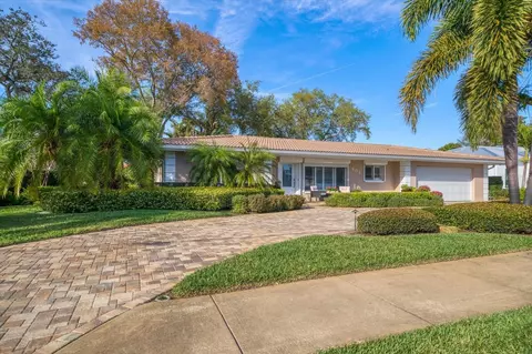 802 Osceola Rd, Belleair, FL 33756