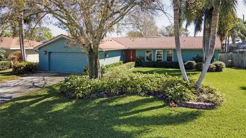 6241 Tanglewood Dr NE, Saint Petersburg, FL 33702