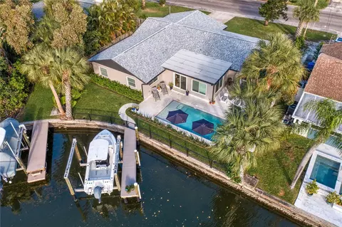 3980 Shore Acres Blvd NE, Saint Petersburg, FL 33703