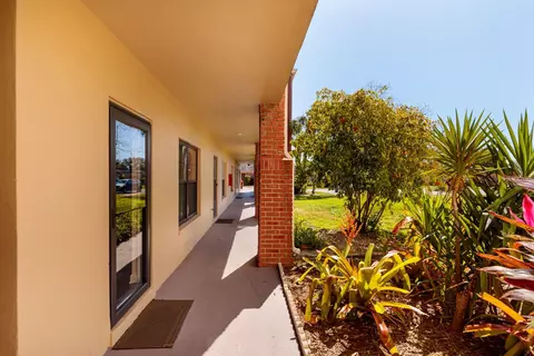 930 85th Ave N #104, Saint Petersburg, FL 33702