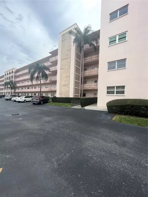 5623 80th St N #102, Saint Petersburg, FL 33709