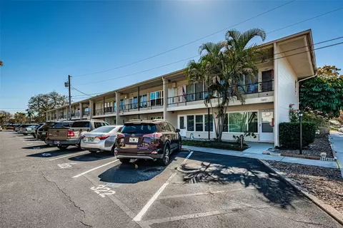 5694 40th Ter N #322, Kenneth City, FL 33709