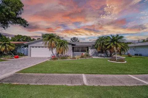 898 Corvette Dr, Largo, FL 33771