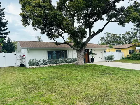 10124 Nassau Ct, Seminole, FL 33776