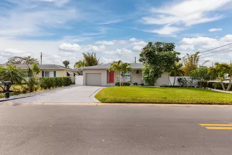 6780 W Flamingo Way S, Saint Petersburg, FL 33707