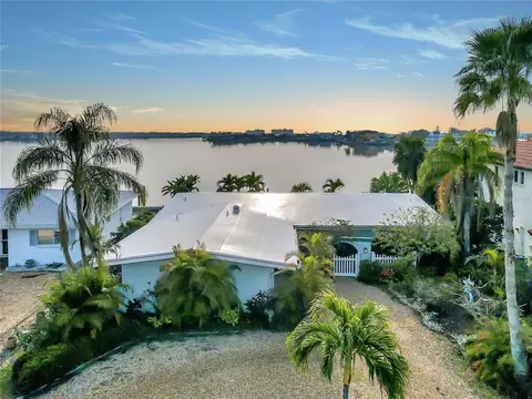 445 Bath Club Blvd N, North Redington Beach, FL 33708