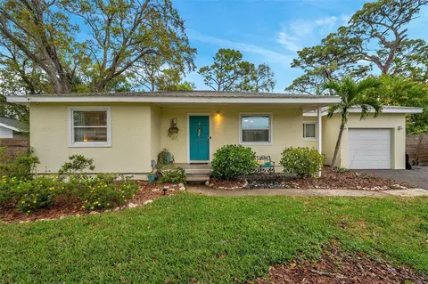 7 Belle Meade Cir, Largo, FL 33770