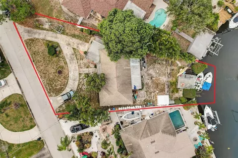9499 Treasure Ln NE, Saint Petersburg, FL 33702