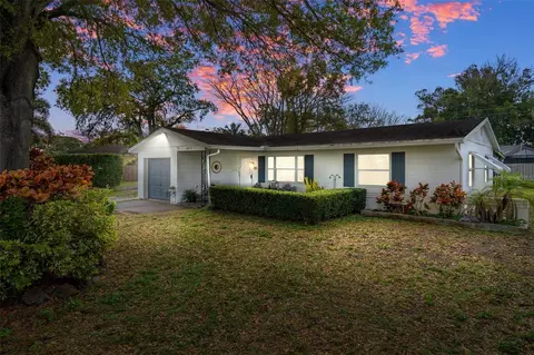 6072 45th Ave N, Kenneth City, FL 33709