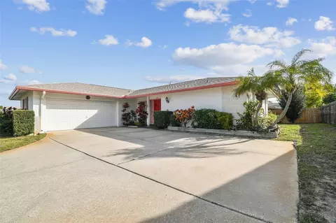 3592 Shady Bluffs Dr, Largo, FL 33770