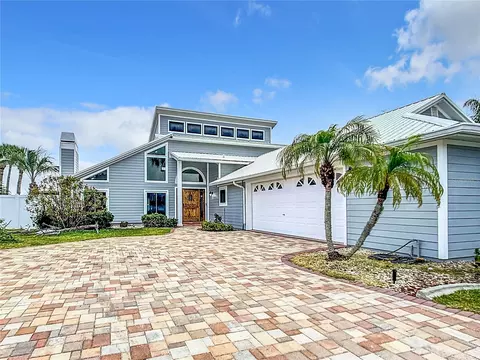12026 W Bayshore Dr, Crystal River, FL 34429