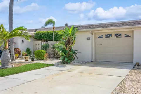 386 Boca Ciega Point Blvd N, Saint Petersburg, FL 33708