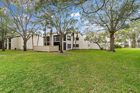 700 Starkey Rd #1223, Largo, FL 33771
