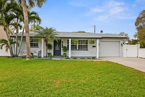 4200 Helena St NE, Saint Petersburg, FL 33703