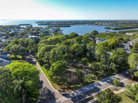 8 Th St, Palm Harbor, FL 34683