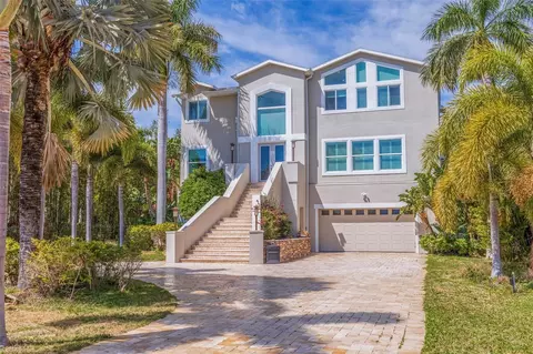 715 Weedon Dr NE, Saint Petersburg, FL 33702