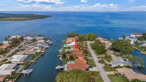 2073 Iowa Ave NE, Saint Petersburg, FL 33703