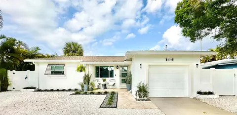 16215 2nd St E, Redington Beach, FL 33708