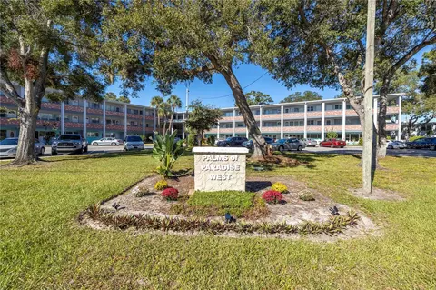4300 58th St N #1806, Kenneth City, FL 33709