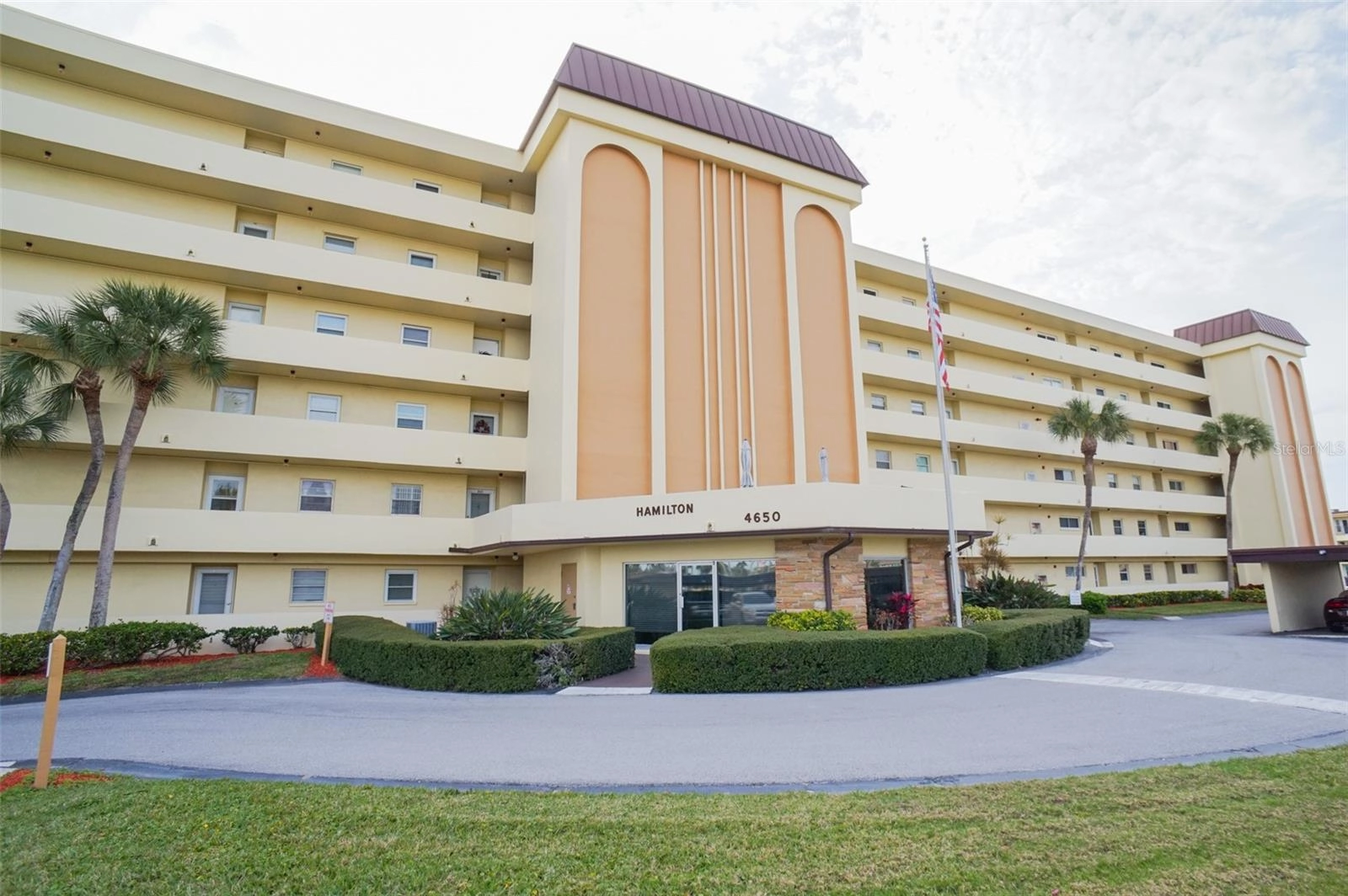 4650 Cove Cir Unit 103  