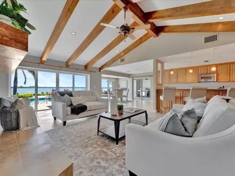 679 Harbor Is, Clearwater Beach, FL 33767