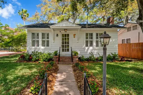 702 Wood St, Dunedin, FL 34698