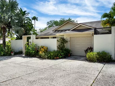 109 Colony South Dr, Tarpon Springs, FL 34689