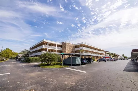 5095 Bay St NE #307, Saint Petersburg, FL 33703