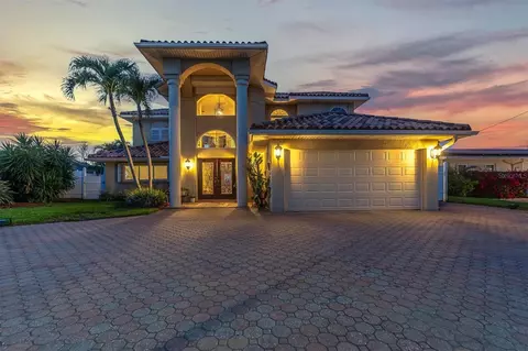 640 115th Ave, Treasure Island, FL 33706