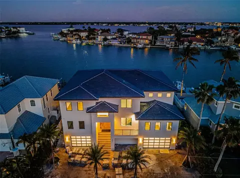 2601 Bayshore Dr, Belleair Beach, FL 33786