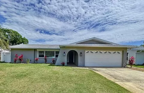 9095 135th St, Seminole, FL 33776