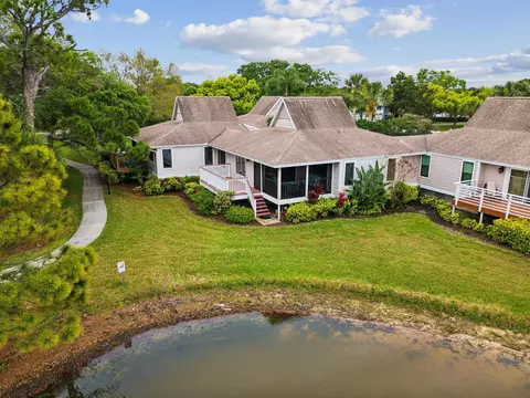 1006 Lake Avoca Ct, Tarpon Springs, FL 34689