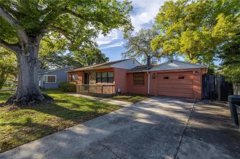 6225 15th Ave S, Gulfport, FL 33707