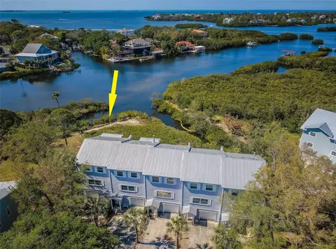 570 Ryans Woods Ln, Palm Harbor, FL 34683