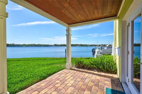 5265 Beach Dr SE #A, Saint Petersburg, FL 33705