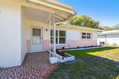 1565 Cambridge Dr, Clearwater, FL 33756