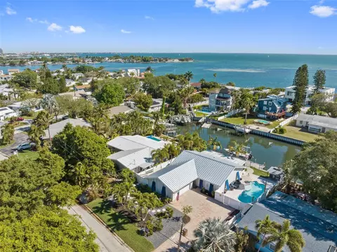 3526 Beach Dr SE, Saint Petersburg, FL 33705