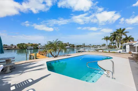 11280 8th St E, Treasure Island, FL 33706
