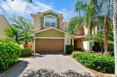 13960 Clubhouse Dr, Tampa, FL 33618