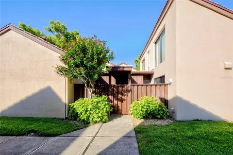 1315 Pelican Creek Xing, Saint Petersburg, FL 33707