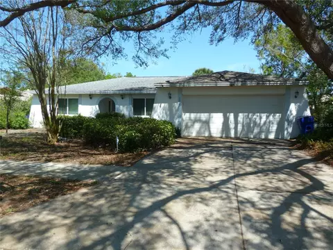 2076 Ridgecrest Dr, Dunedin, FL 34698