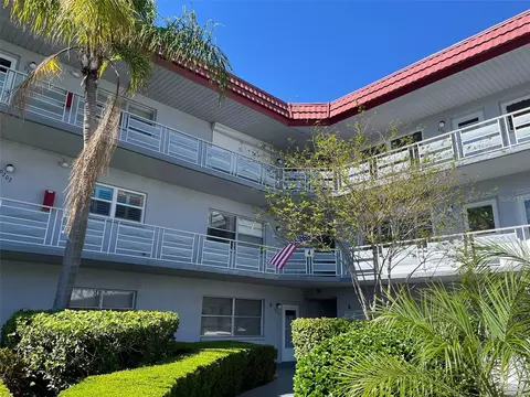 5660 80th St N #D302, Saint Petersburg, FL 33709