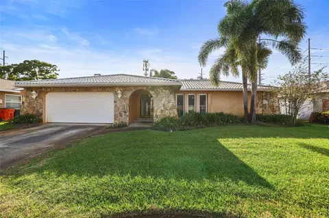 8629 Pinetree Dr W, Seminole, FL 33772