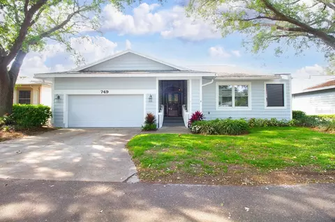 749 Caya Costa Ct NE, Saint Petersburg, FL 33702