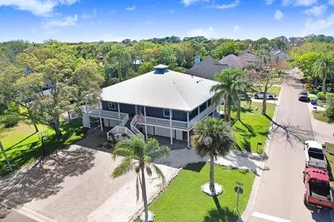 792 Natalie Ln, Palm Harbor, FL 34683