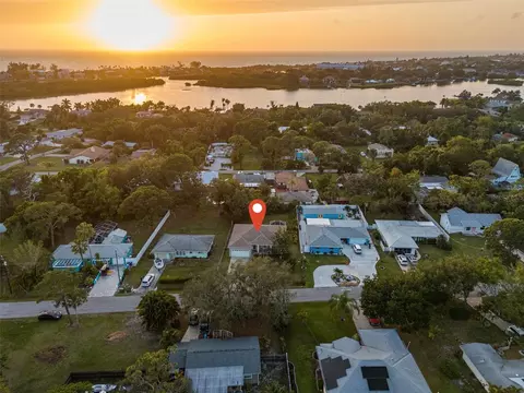 508 Pine Rd, Nokomis, FL 34275