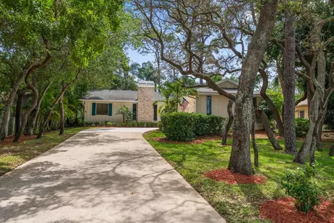 1428 Red Oak Dr, Tarpon Springs, FL 34689