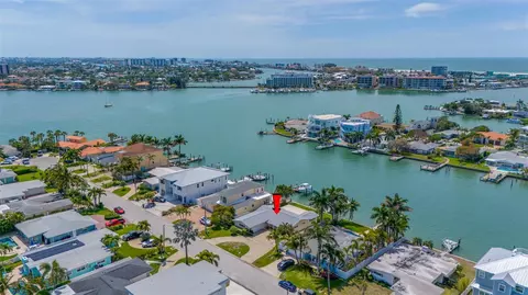 11200 6th St E, Treasure Island, FL 33706