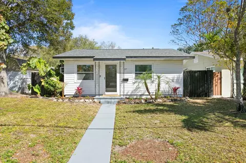 157 SW Lincoln Cir N, Saint Petersburg, FL 33703