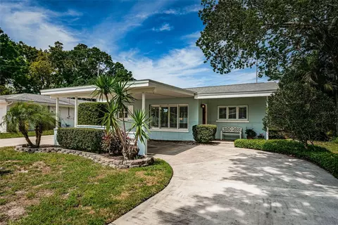 10499 Blossom Lake Dr, Seminole, FL 33772